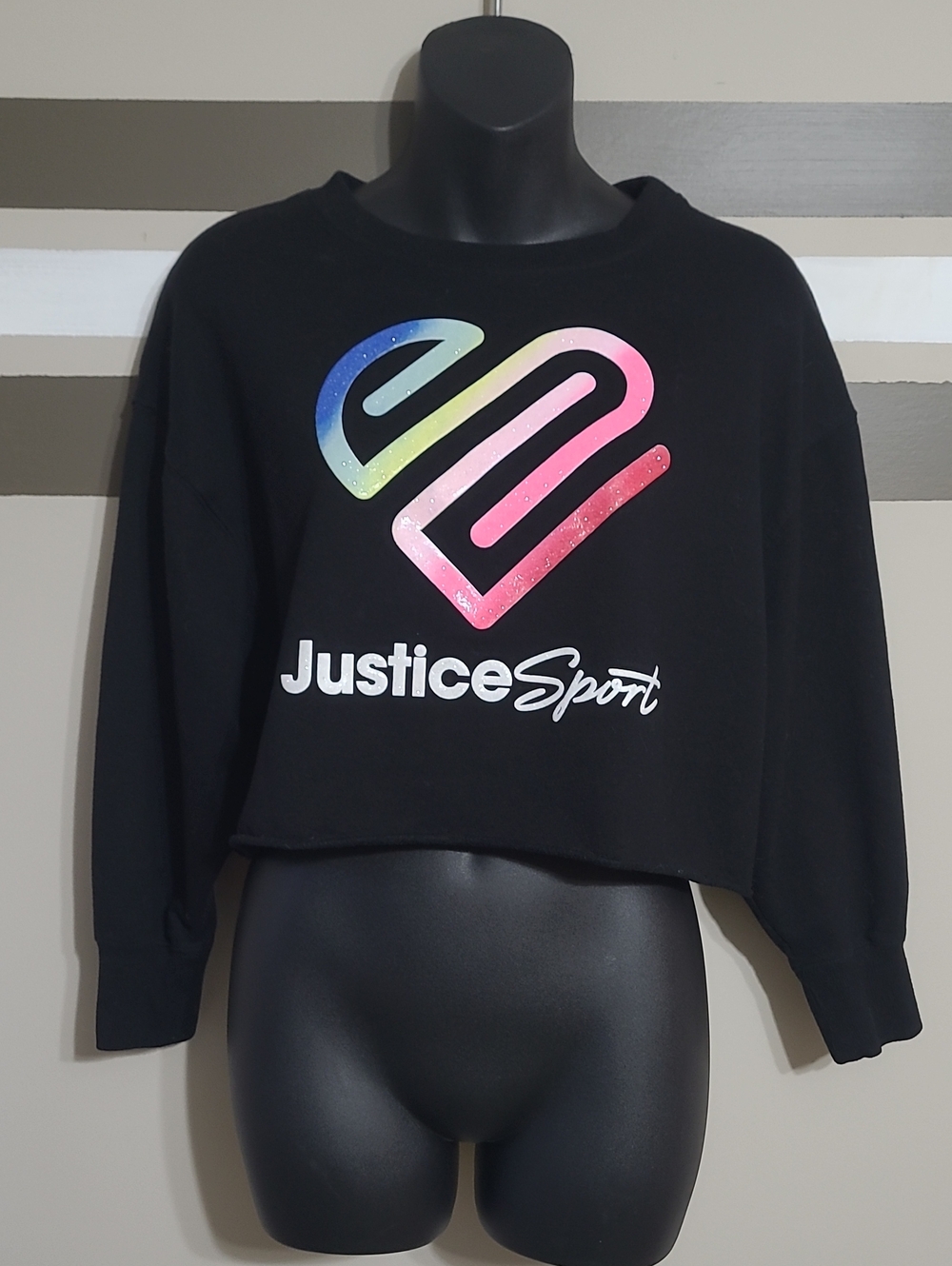 NWOT Justice Sport Black Ovrszd Rainbow Gradient Heart Cropped Sweatshirt Sz Med
